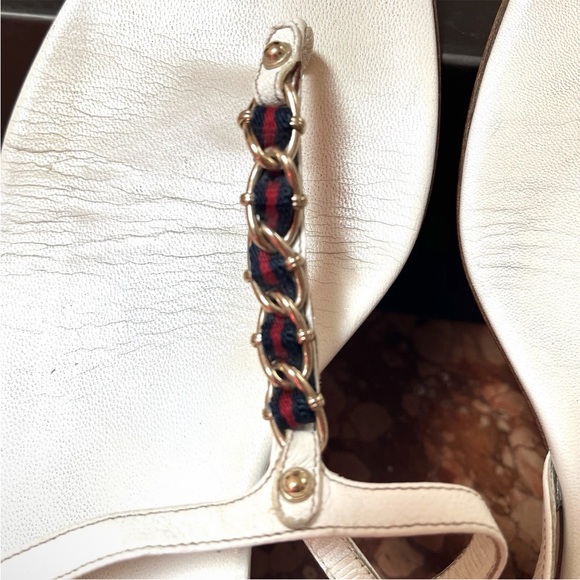 GUCCI Authentic White Sandals - Size 38.5 - Flat Thong Red/Blue Ribbon Chain - Picture 11 of 13